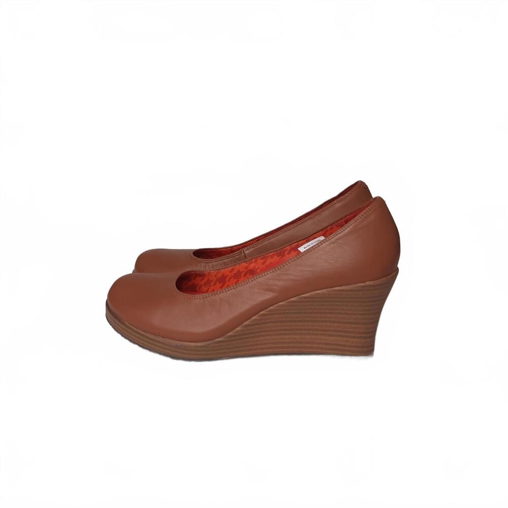 Crocs A-Leigh Leather Closed Toe Wedge Heels Women's Size 8